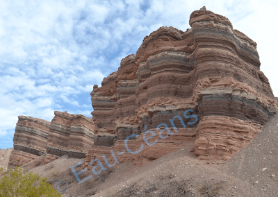 Mille Feuille géologique à 1600 mètres d’altitude dans la Quebrada de Las Flechas